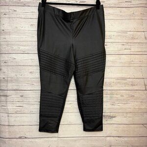 🍗 Torrid‎ Faux Leather Legging Size 4